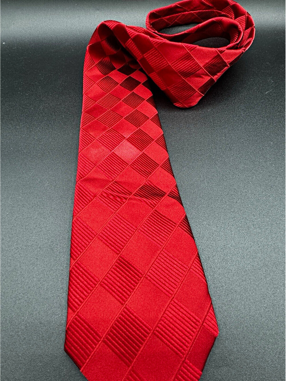 Donald J Trump Signature Collection Red Silk Tie Gold Hardware 60” x 3.5”